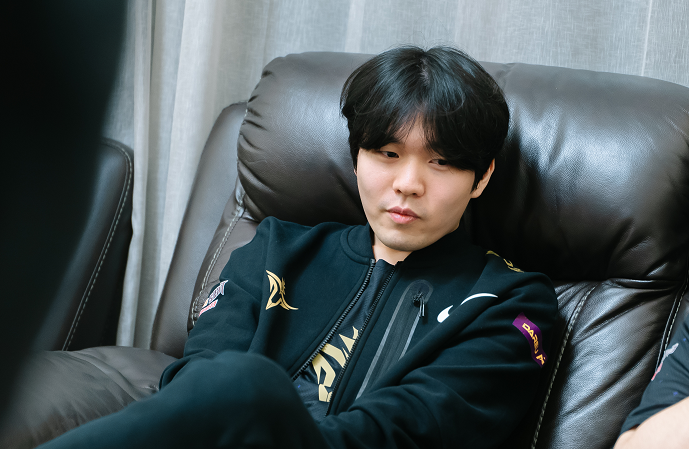 AYX- rookie谈tes打jdg 