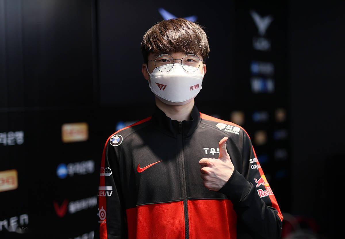 爱游戏体育-Faker回归赛场，势不可挡首场状态亮眼，RNG观众沸腾！的简单介绍