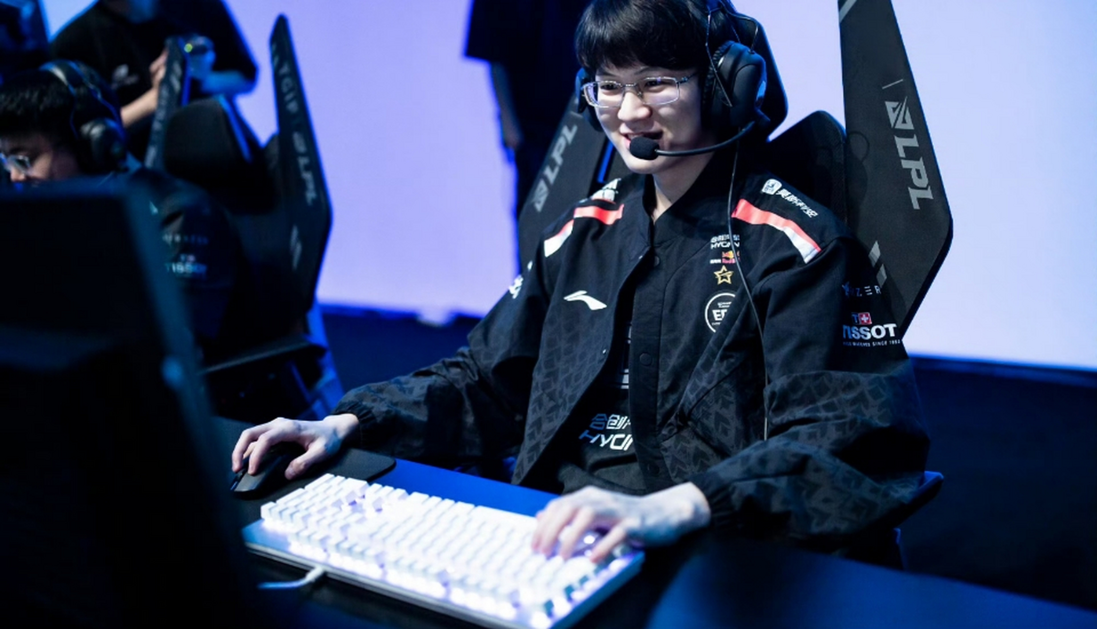 AYX-Rookie关键节点高光表现，TES带队取胜！的简单介绍