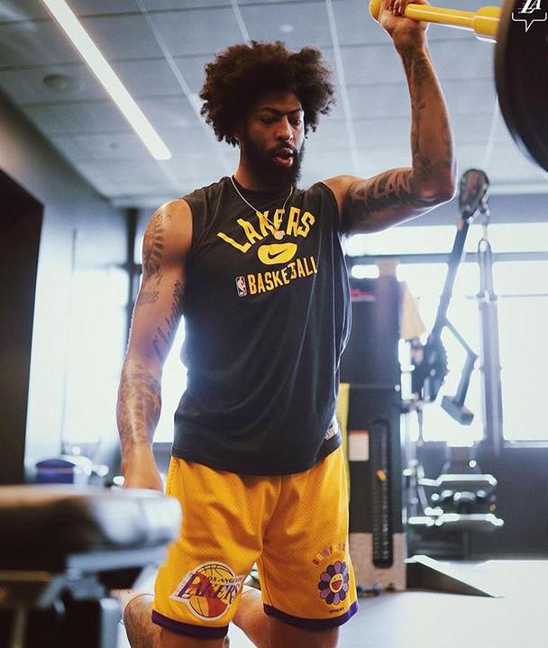 爱游戏体育-关于浓眉哥连续七场比赛得分超过比分优势明显，SKT挑战极限！的信息