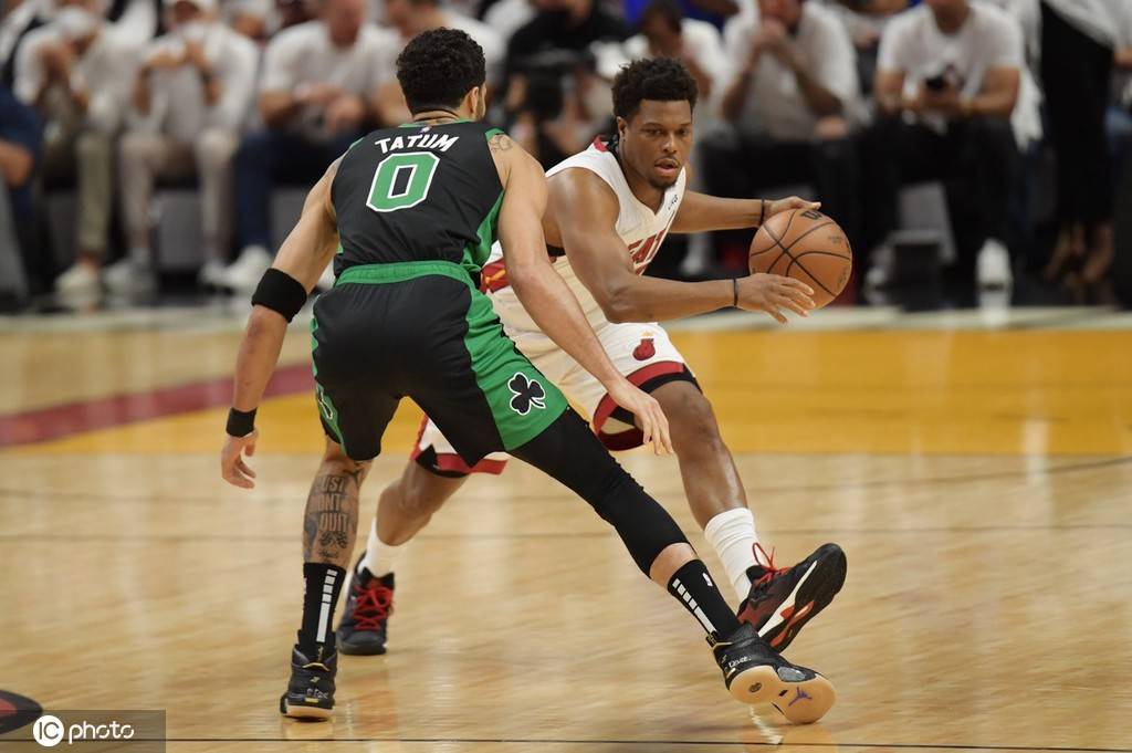 关于塔图姆回归赛场，比分优势明显首场状态亮眼，TES观众沸腾！的信息